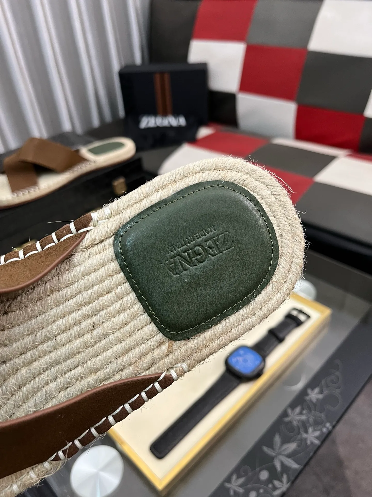 Men's shoes 💰320⌚️⌚️《HERMES》Hermès 💁♂️Men's casual slippers, compare the quality at the counter🧚🏿♂️ The upper layer has a stone pattern with clear texture, showing high-end, high-end, comfortable to wear and versatile. Purely hand-pulled, raw rubber breathable outsole, breathable and comfortable lambskin lining, 100% comfortable density, original rubber outsole wear-resistant code number 38-44. Can be customized 45-46-47
